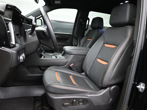 Used 2024 GMC Sierra 2500 AT4 w/ AT4 Preferred Package AWD/4WD image 2