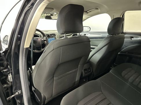 Used 2017 Ford Fusion SE w/ Fusion SE Technology Package image 28