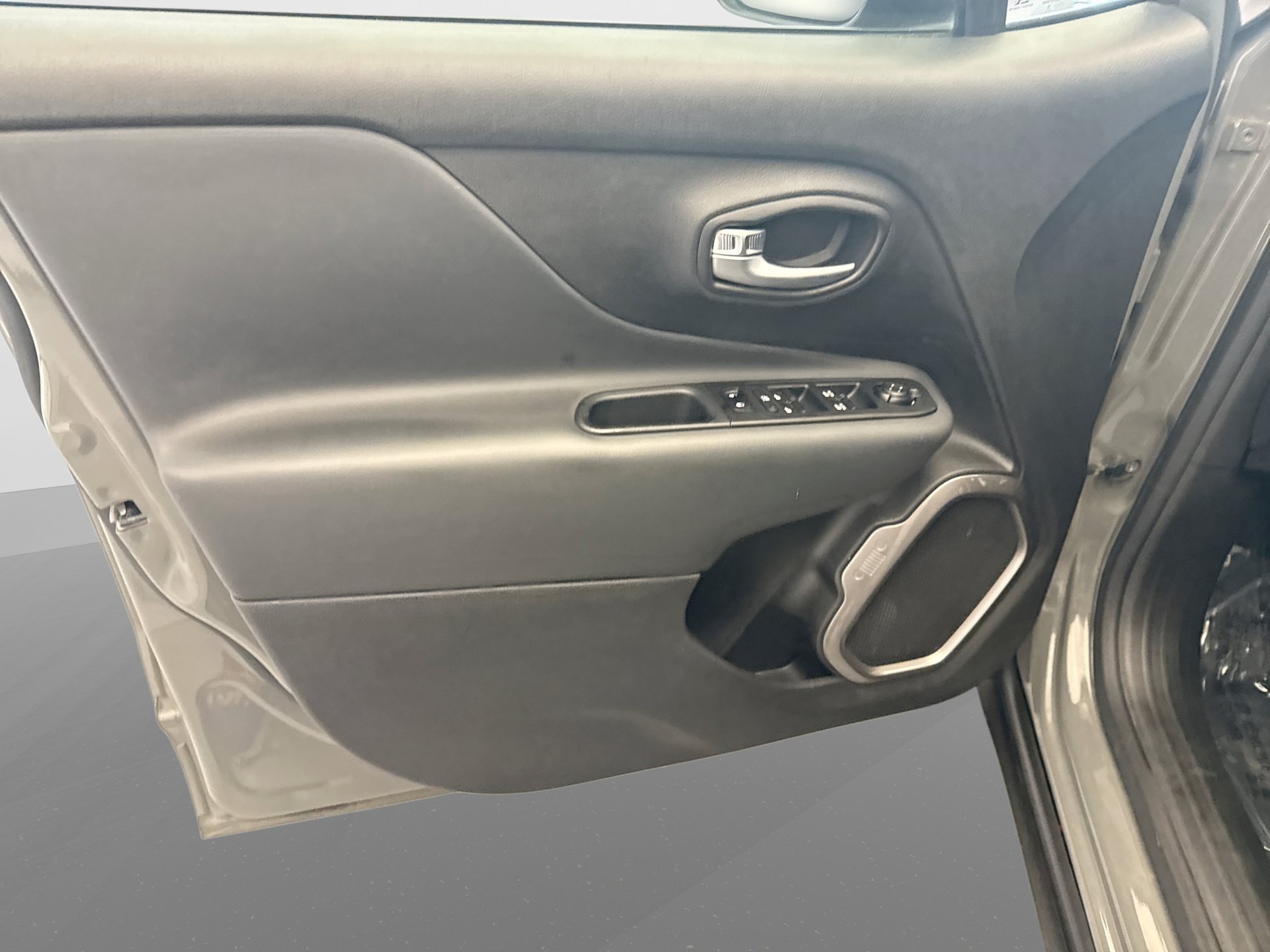 Used 2022 Jeep Renegade Latitude AWD/4WD image 9
