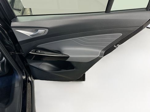 Used 2023 Volkswagen ID.4 Pro S Plus image 32