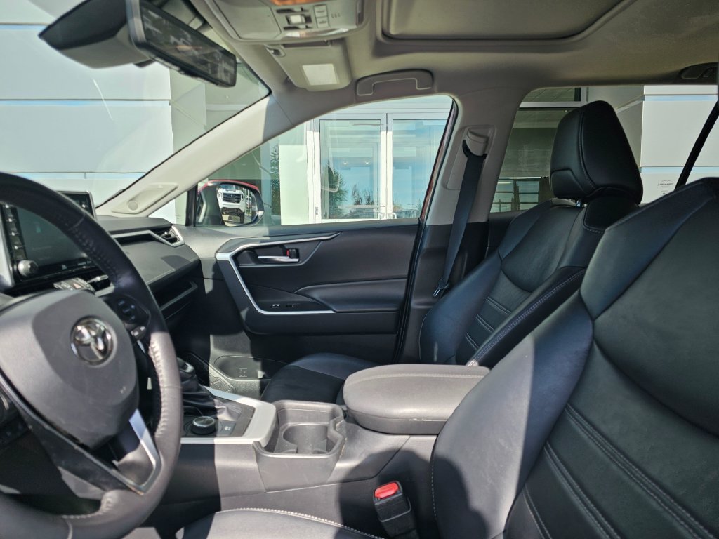 Used 2021 Toyota RAV4 XLE Premium AWD/4WD image 24