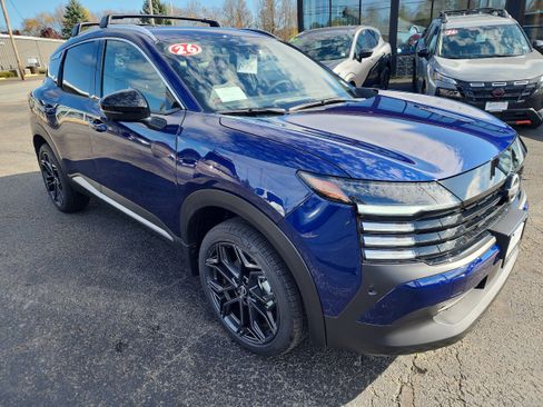 New 2026 Nissan Kicks SR w/ Cold Weather Package image 2