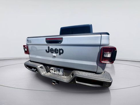 Used 2024 Jeep Gladiator Sport AWD/4WD image 3
