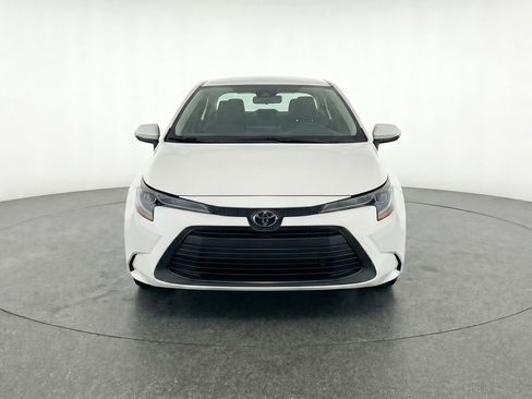 Used 2025 Toyota Corolla LE FWD image 2