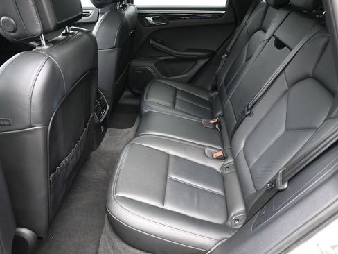 Certified 2023 Porsche Macan S AWD/4WD image 7