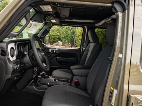 Used 2025 Jeep Wrangler Unlimited Sport AWD/4WD image 14
