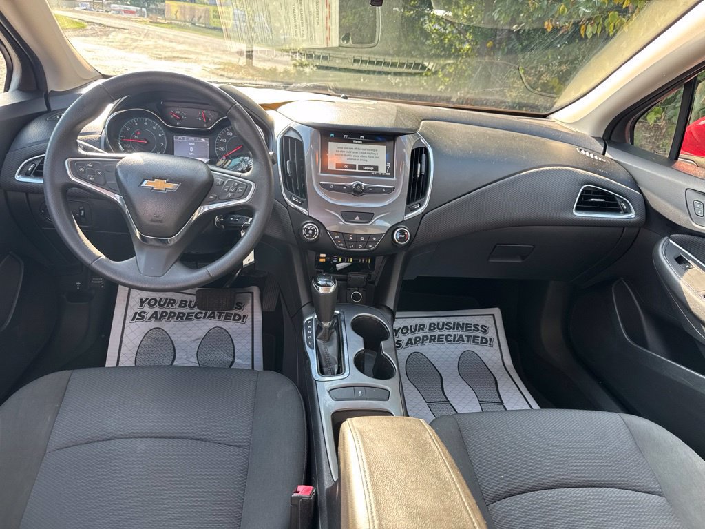 Certified 2018 Chevrolet Cruze LT FWD image 3