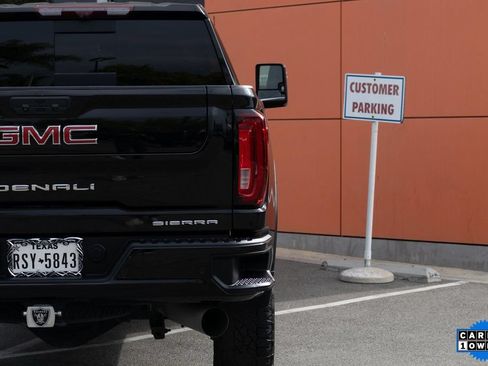 Used 2022 GMC Sierra 2500 Denali w/ Denali Black Diamond Edition AWD/4WD image 10