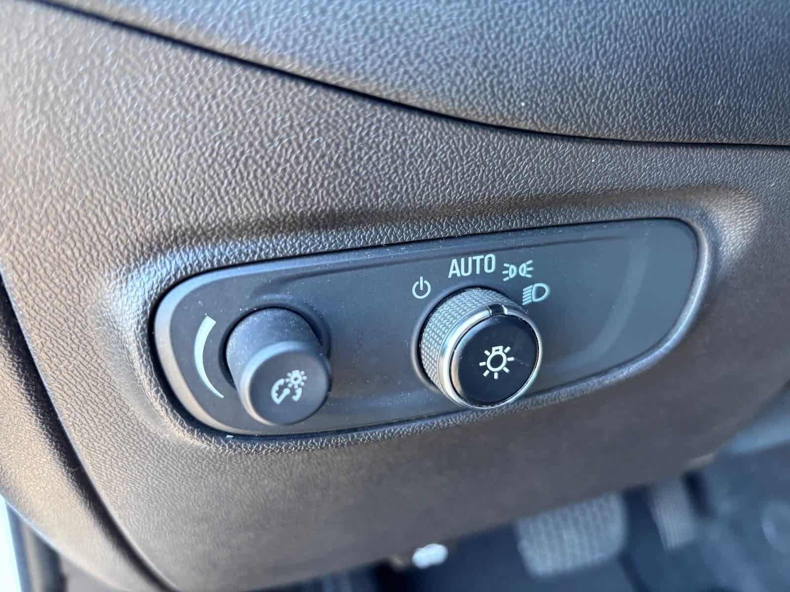 Used 2020 Chevrolet Equinox LS FWD image 12