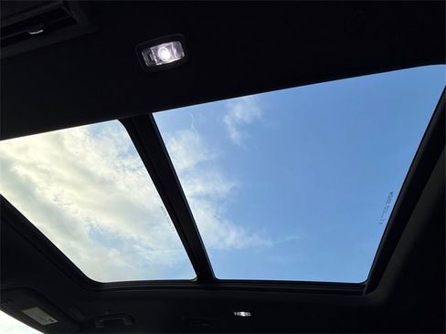 Used 2025 GMC Acadia Denali w/ Super Cruise Package image 17