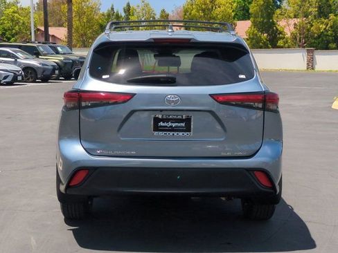 Used 2021 Toyota Highlander XLE AWD/4WD image 6