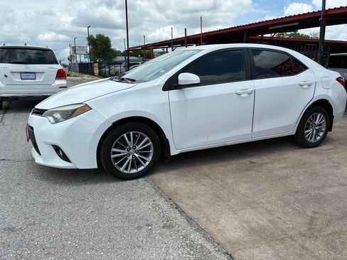 Used 2014 Toyota Corolla LE FWD image 2