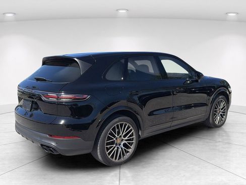Used 2023 Porsche Cayenne Platinum Edition AWD/4WD image 4