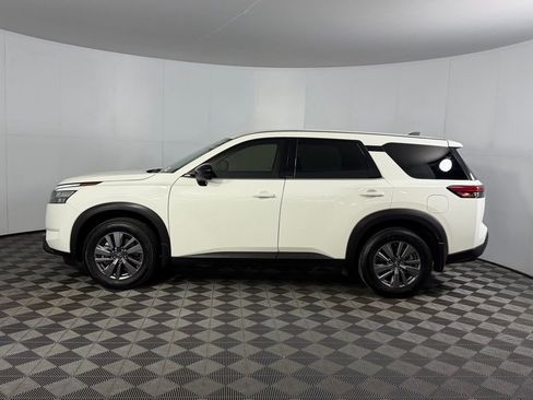 Used 2025 Nissan Pathfinder S FWD image 8