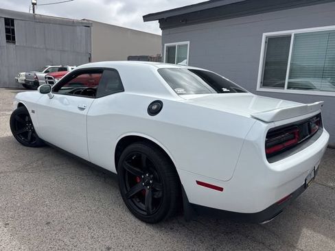 Used 2018 Dodge Challenger SRT w/ Technology Group RWD image 7