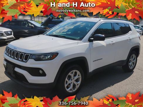 Used 2024 Jeep Compass Latitude AWD/4WD image 1