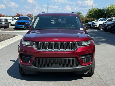 Used 2023 Jeep Grand Cherokee Laredo RWD image 8