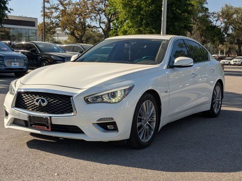 Used 2019 INFINITI Q50 Luxe w/ Essential Package (3.0T Luxe) RWD image 7
