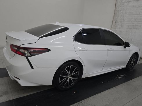 Used 2021 Toyota Camry SE image 9