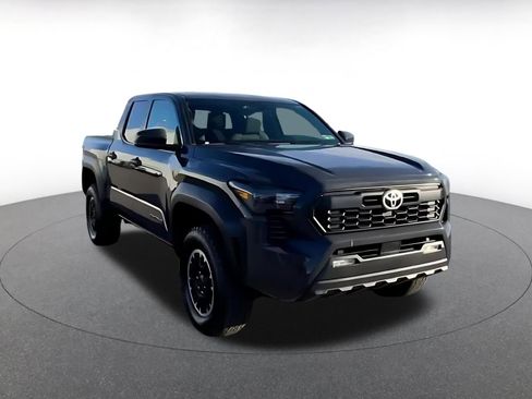 Used 2025 Toyota Tacoma TRD Off-Road image 2
