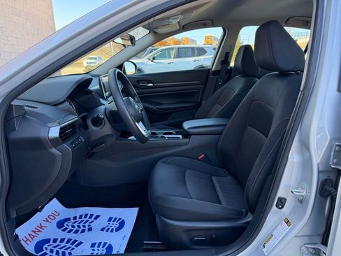 Used 2024 Nissan Altima 2.5 SV image 16