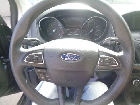 Used 2015 Ford Focus SE FWD image 12