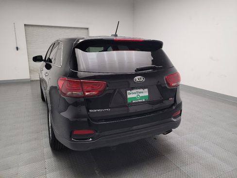 Used 2019 Kia Sorento L image 6