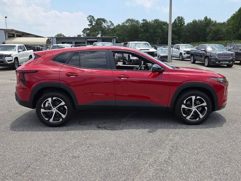 New 2026 Chevrolet Trax RS w/ Sunroof Package FWD image 11