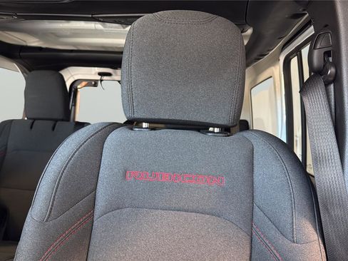 Used 2025 Jeep Wrangler Unlimited Rubicon AWD/4WD image 31