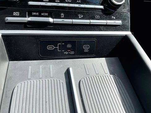 Used 2025 Hyundai Santa Fe SE image 25