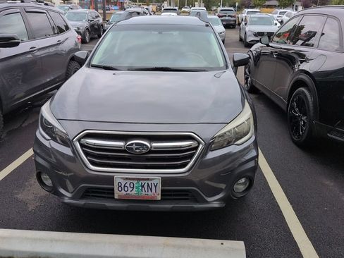 Used 2018 Subaru Outback 2.5i Premium w/ Popular Package #1 AWD/4WD image 8