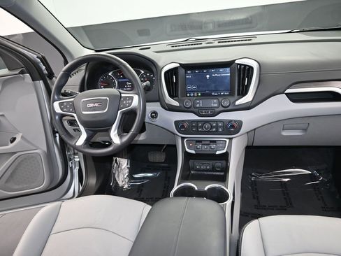 Used 2022 GMC Terrain SLT image 16