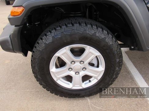Used 2018 Jeep Wrangler Sport AWD/4WD image 10