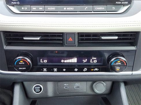 Used 2023 Nissan Rogue SV image 15