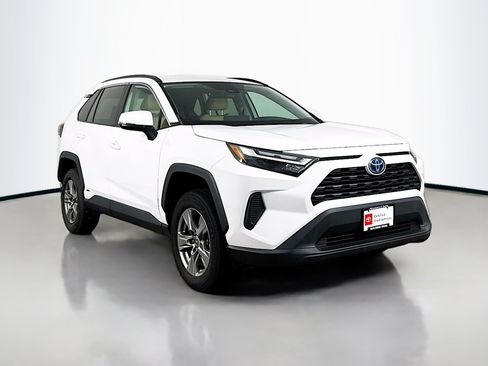 Certified 2022 Toyota RAV4 XLE w/ XLE Grade Weather Package AWD/4WD image 1