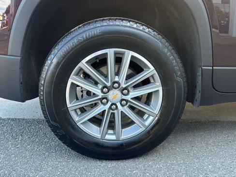 Used 2023 Chevrolet Traverse LT AWD/4WD image 46