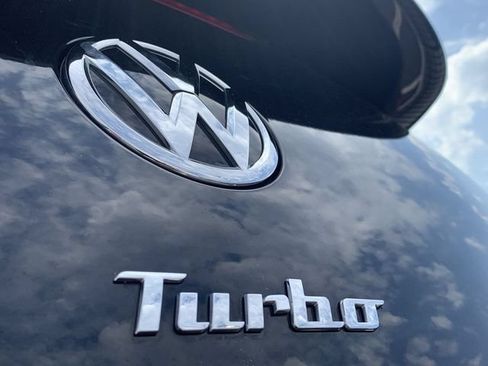 Used 2018 Volkswagen Beetle 2.0T SE FWD image 43