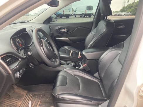 Used 2022 Jeep Cherokee Latitude Lux AWD/4WD image 3