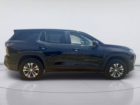Used 2025 Chevrolet Equinox LT FWD image 2