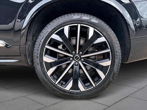 Used 2025 Volvo XC90 B6 Plus image 10