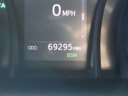 Used 2018 Toyota Camry SE w/ Convenience Package image 18