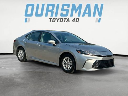Used 2025 Toyota Camry LE image 1