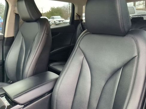 Used 2023 Lincoln Nautilus FWD w/ Premium Package image 11