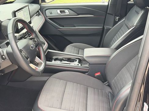Used 2025 Ford Explorer ST-Line w/ ST-Line Street Pack image 17