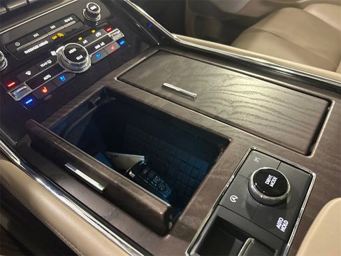 Used 2022 Lincoln Navigator L Reserve image 18