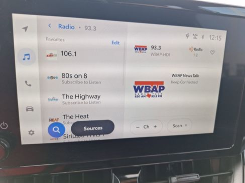 Used 2025 Toyota Corolla Cross LE image 25