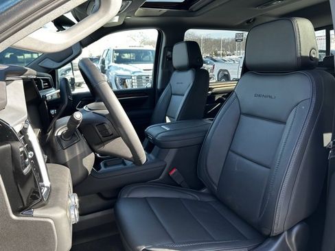 New 2025 GMC Sierra 2500 Denali w/ Denali Reserve Package image 17