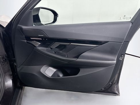 Used 2024 BMW 530i image 35