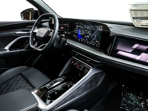 New 2025 Audi SQ5 Prestige image 5