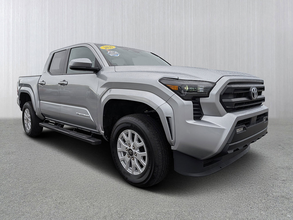 Used 2025 Toyota Tacoma SR5 AWD/4WD image 1